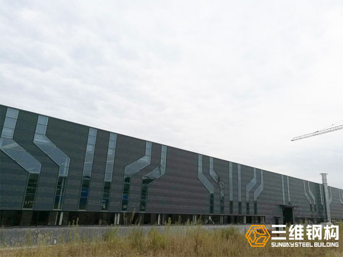 濟(jì)南邁克閥輕鋼結(jié)構(gòu)廠房裝配車間外部圖示